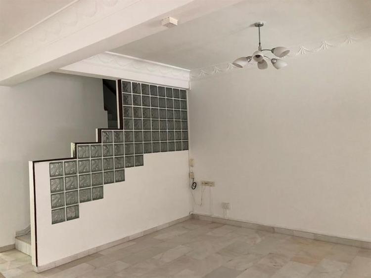 Sennett Estate (D13), Terrace #164295372